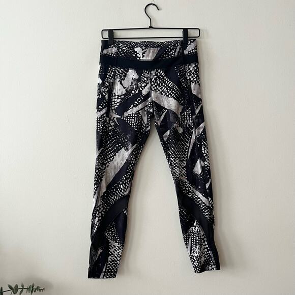 Lululemon Inspire Tight II (Mesh) Leggings in Static Mist White Black - Picture 3 of 9